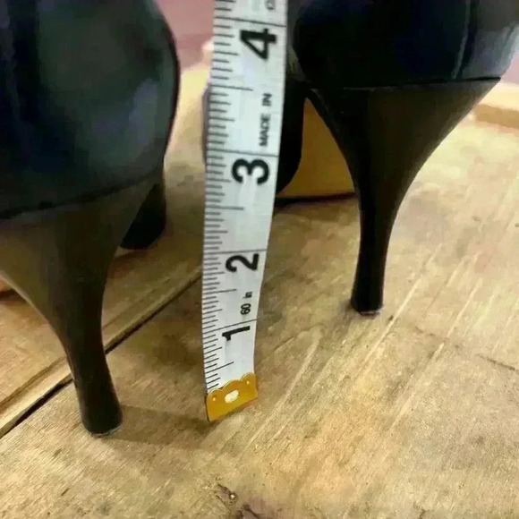 NINE WEST ARIKAO BLACK LEATHER POINTY HEEL WITH STUDED TOE SIZE 6 - Picture 10 of 13